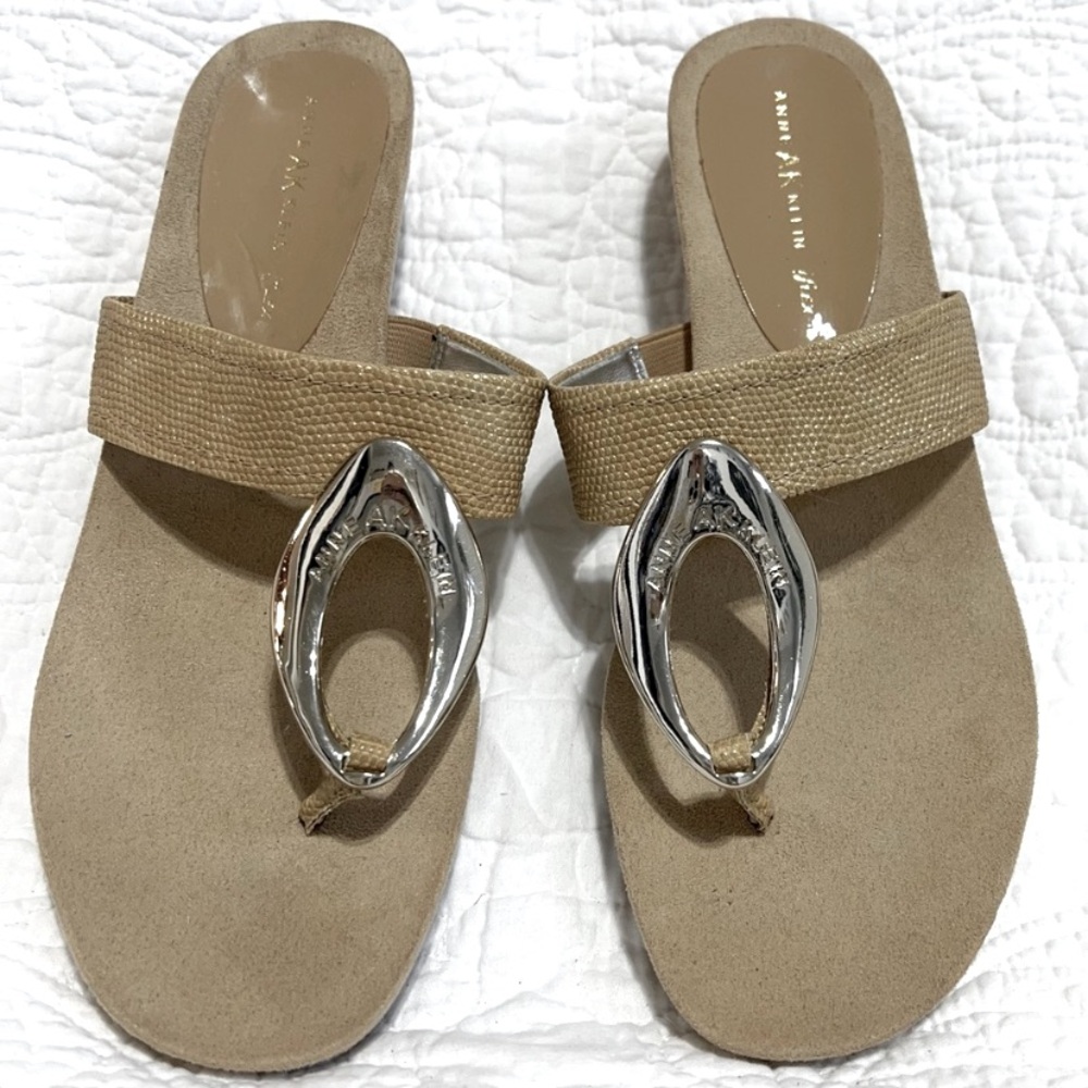 Tan Wedge Sandals Silver Hardware Thong Slip On Size 8.5 Summer